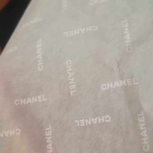 CHANEL Gift Box Black - Picture 6 of 9